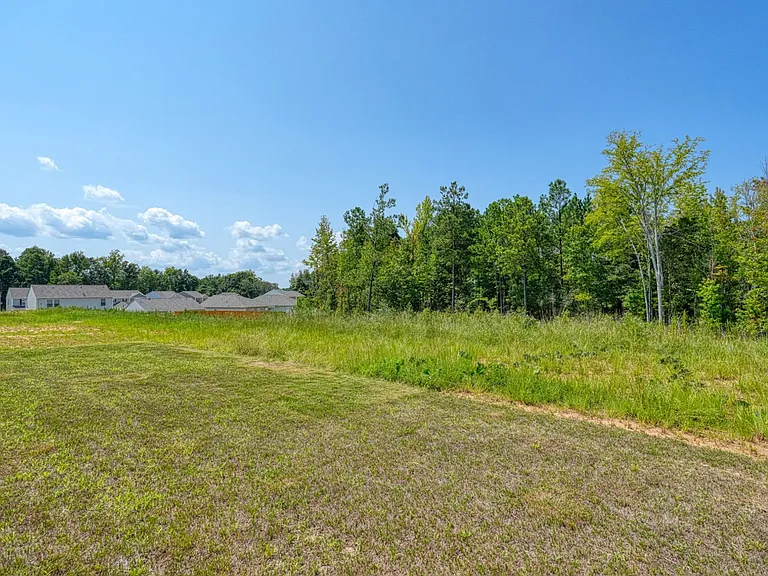 220 Ingleby Rd — Photo 37