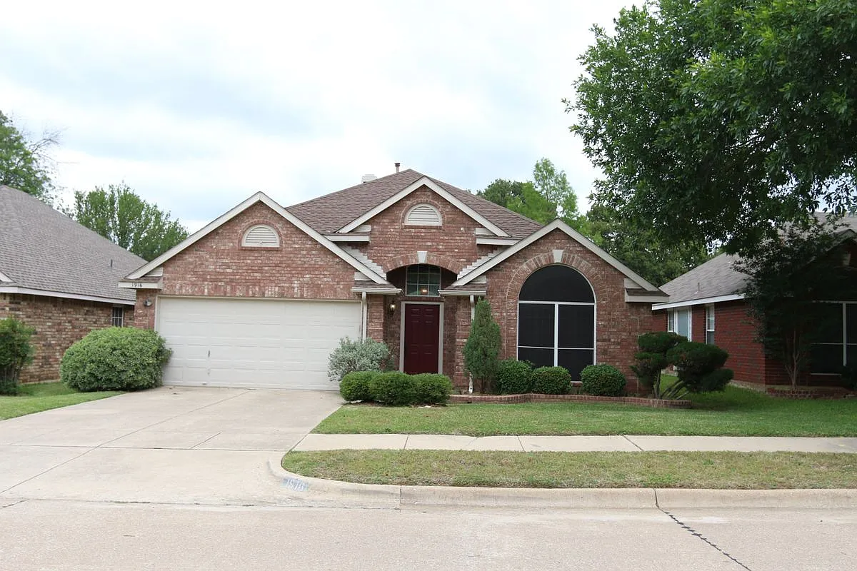 3 bed, 2.5 bath, 1980 sqft, $2,700 — Photo 1