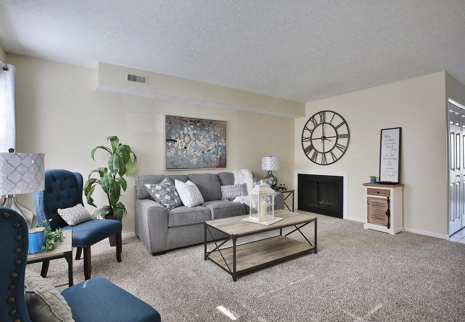 2 bed, 1.5 bath, 1008 sqft, $1,250 — Photo 1
