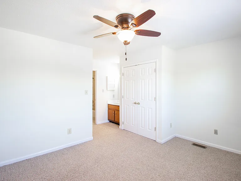 976 S Clarizz Blvd — Photo 9