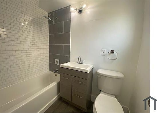 5th image of 6121 Crenshaw Blvd #1