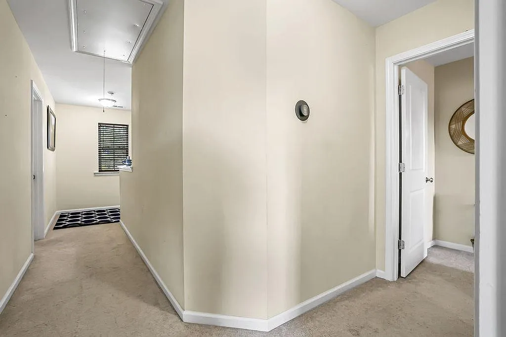 4 bed, 2.5 bath, 2550 sqft, $2,500 — Photo 4