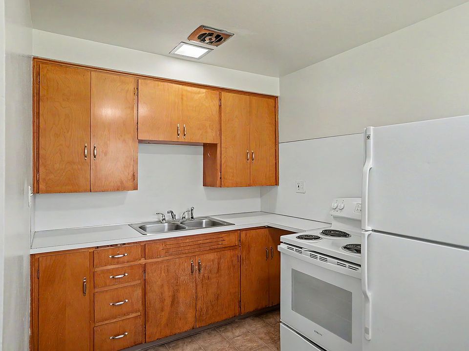 1st image of 140 Friendship Ave SE #140
