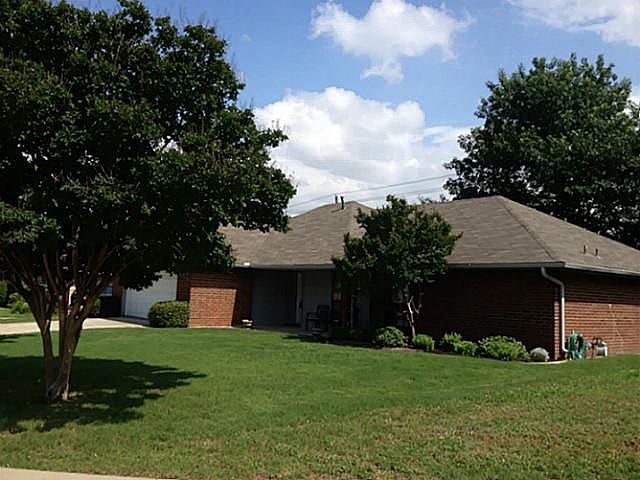1st image of 809 Leslie Ln