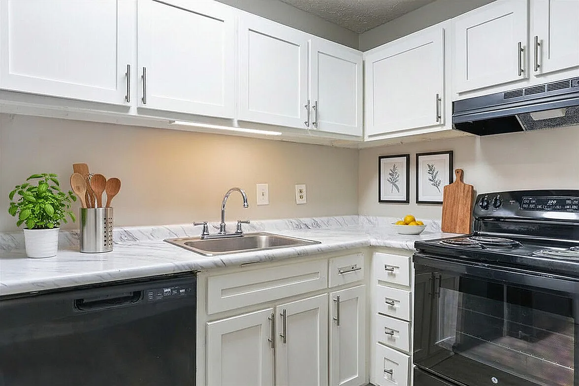 Timberland Apartments — Photo 3
