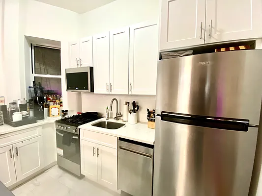 Rented by Douglas Elliman | media 16