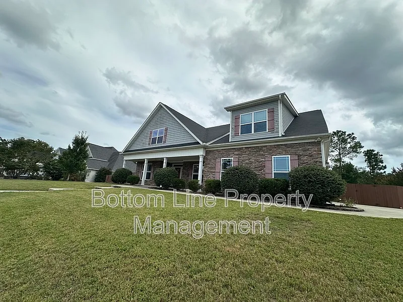 5 bed, 4.0 bath, 4000 sqft, $2,650 — Photo 2