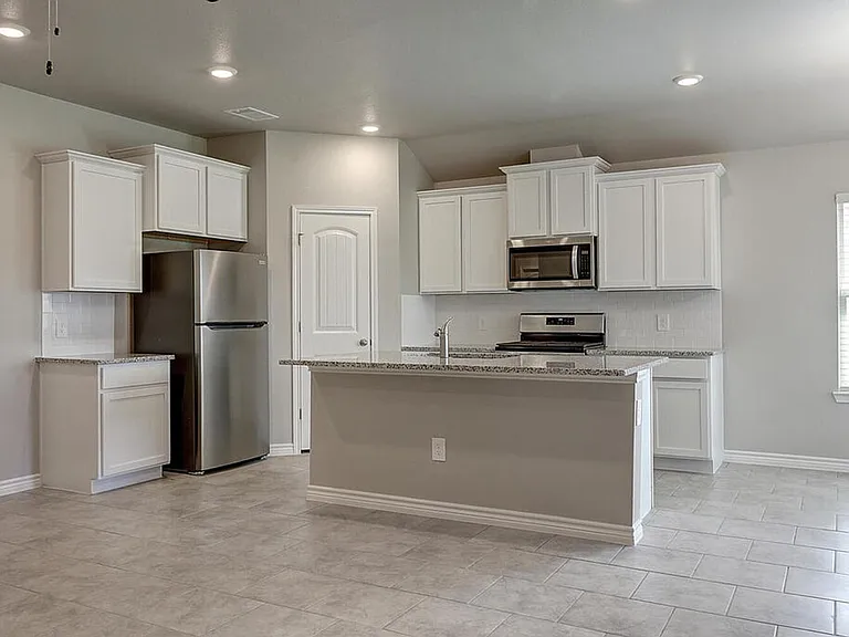 1269 Carnaby St — Photo 33