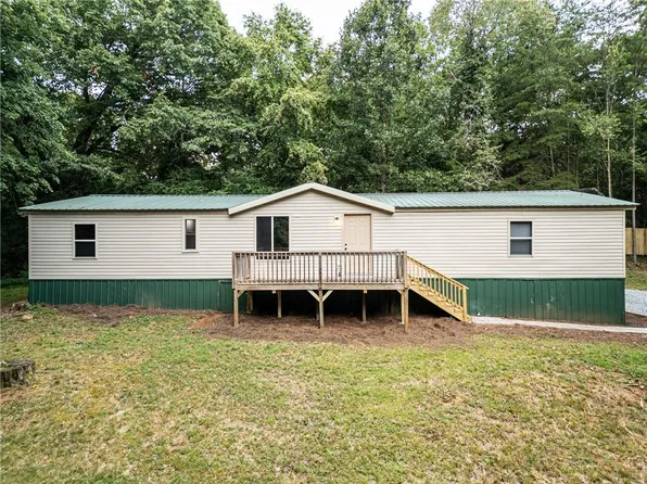 216 Spruce Ln, Cornelia, GA 30531