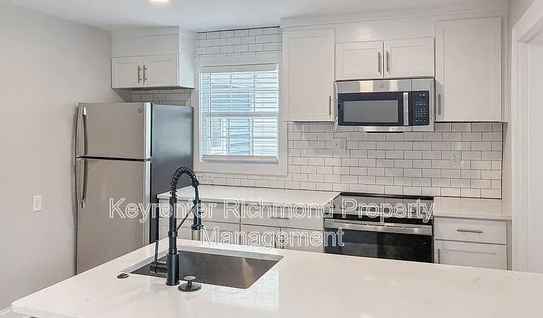 6419 Crescent Pkwy — Photo 4