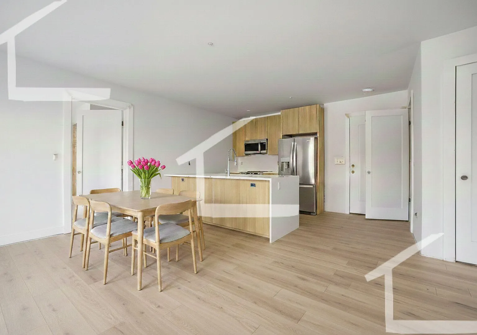 Newly constructed building in a prime location in Allston! — Photo 1