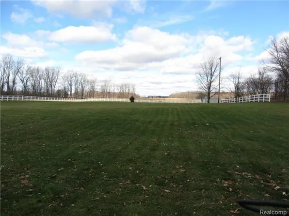 4527 Lovejoy Rd, Byron, MI 48418