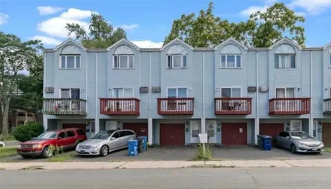 2 bed, 1152 sqft, $1,800 — Photo 1