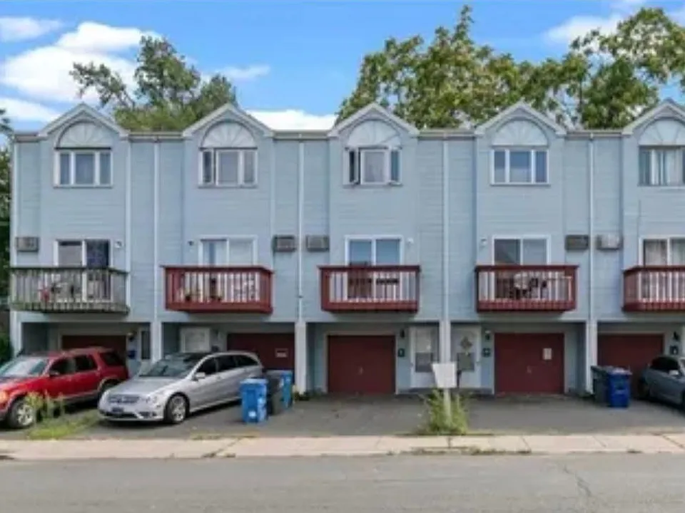 133 Huntington St