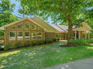 551 Artist Dr, Nashville, IN 47448