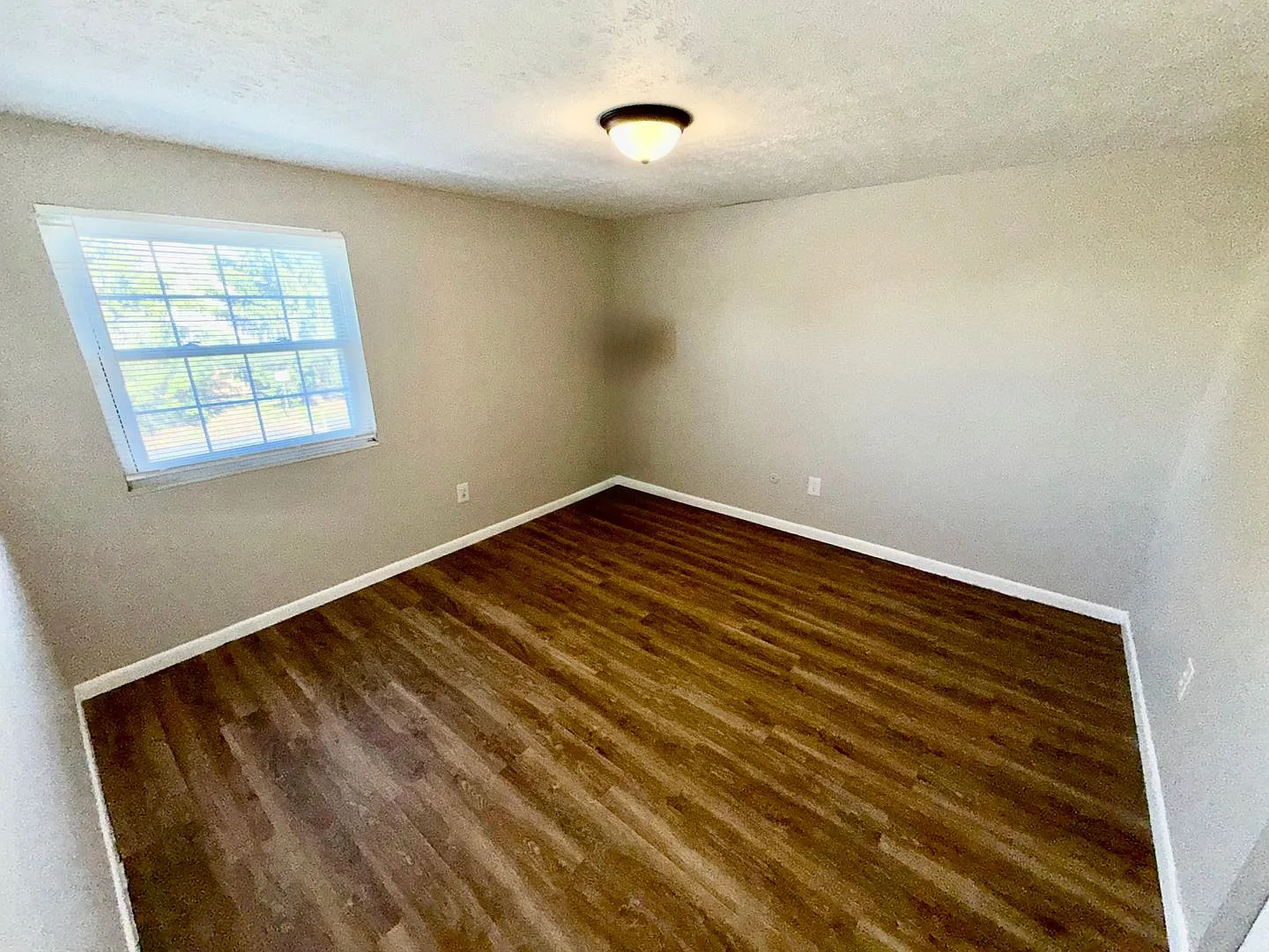 2 bed 1 1/2 bath condo — Photo 3