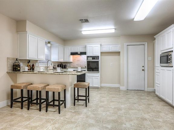 5th image of 9326 Valwood Ct