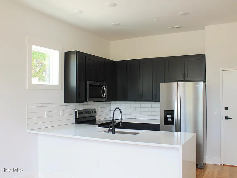720 Castle St #202 — Photo 8