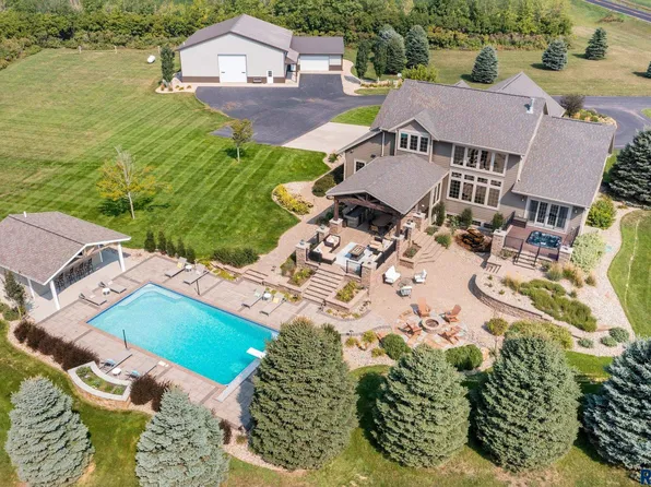 26049 451st Ave, Canistota, SD 57012