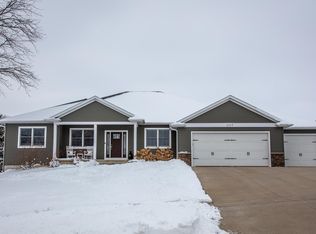 207 12th St NE, Waverly, IA 50677