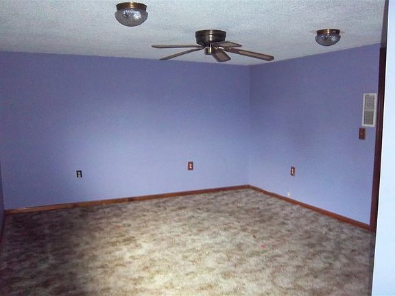 **Big closet/attic closet for master bedroom ideal for extra storage**