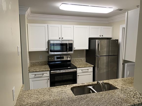 2nd image of 2701 Selwyn Ave #A