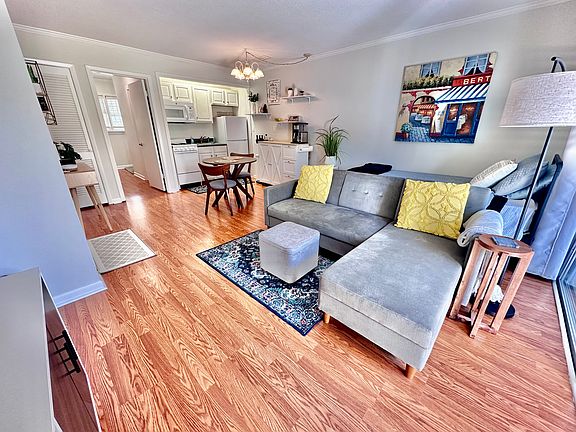 5th image of 353C Driftwood Cir #C