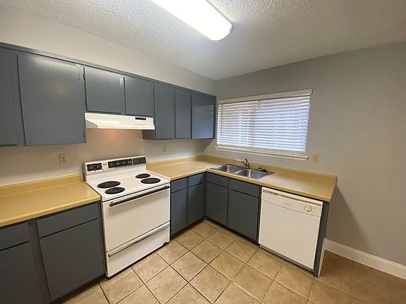 5th image of 1415 Loma Alto APT 3