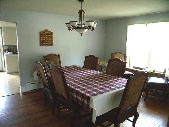4th image of 300 W 1st St