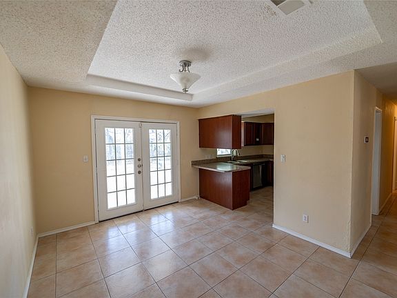 4th image of 1604 Lilac Ln