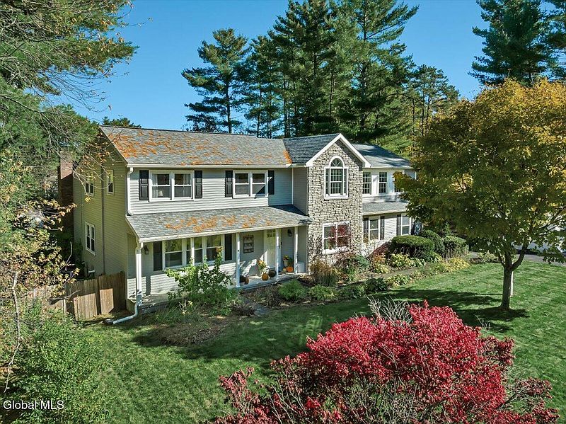 2nd image of 3 Sweetbriar Lane