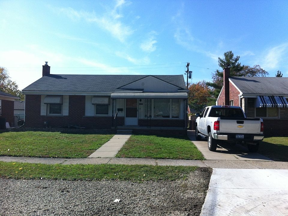 1st image of 28339 Groveland St