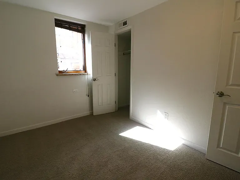 2 bed, 850 sqft, $2,500 — Photo 2