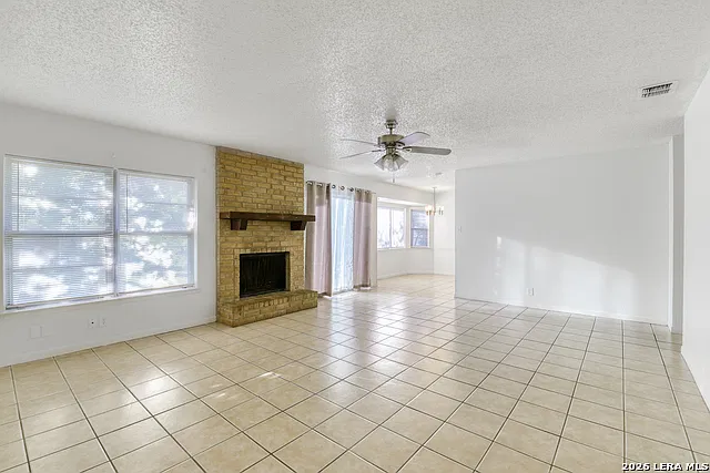 3 bed, 2.0 bath, 1440 sqft, $1,800 — Photo 2
