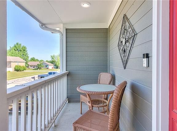 4th image of 1900 NW Harbor Pl