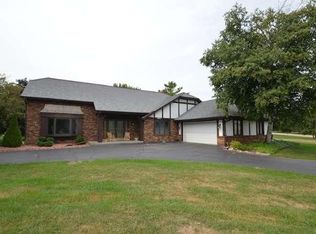 18945 Glen Kerry Dr, Brookfield, WI 53045
