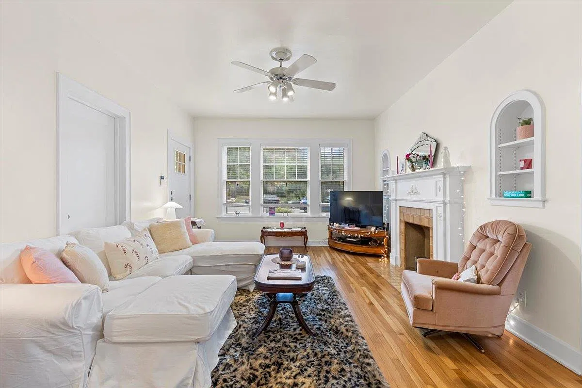 2 bed, 1.0 bath, 1128 sqft, $2,600 — Photo 4