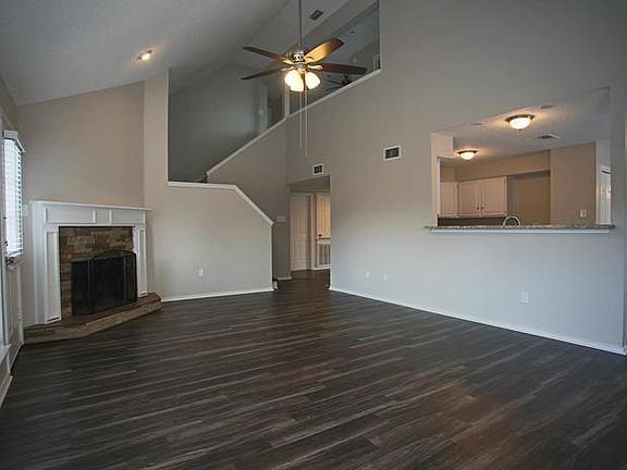 4th image of 2911 Creekside Ct