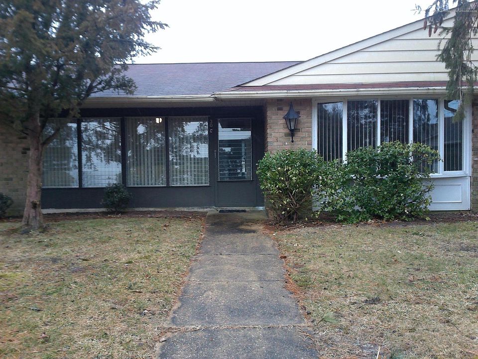 1st image of 30C Buckingham Dr