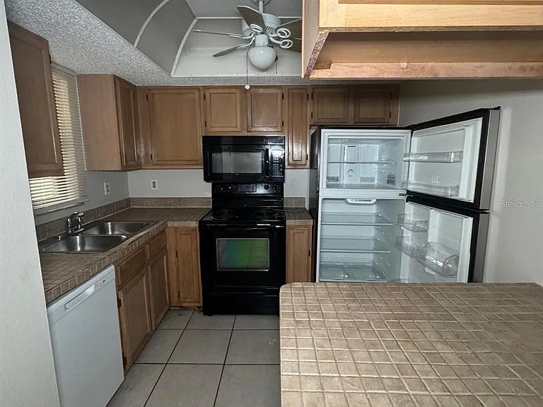 2416 SE Garden Ter #203 — Photo 3