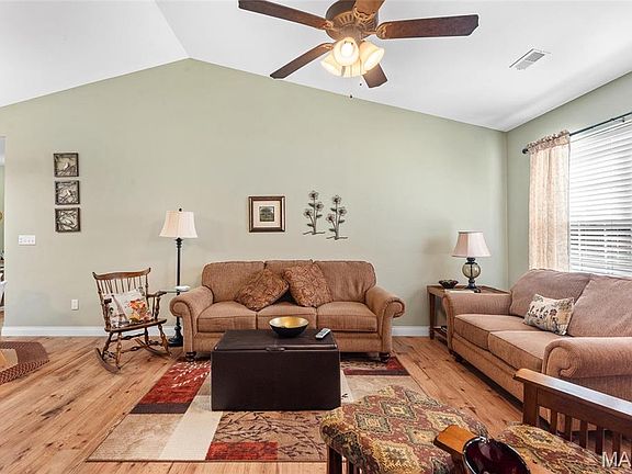 5th image of 640 Leslie Ave