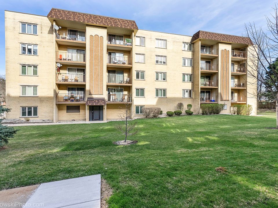 1st image of 4106 N Narragansett Ave APT 208