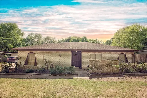 13927 Lynnwood Ln Photo 1