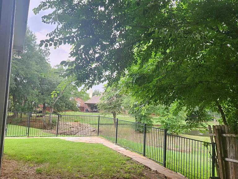 2410 Grizzly Run Ln — Photo 15