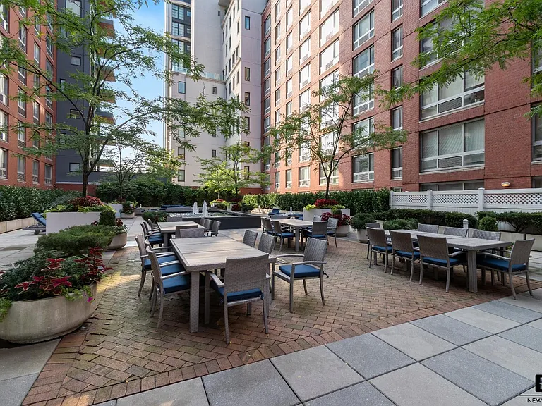 555 W 23rd St #S4K — Photo 16