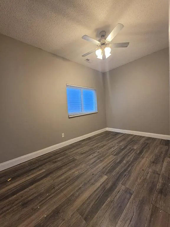 1014 Ella Ave — Photo 4