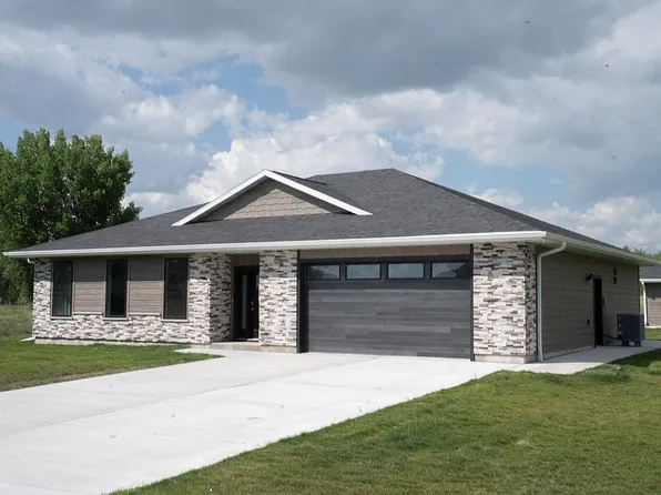 2121 Iron Eagle Ct, North Platte, NE 69101