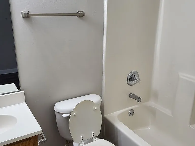 102 Kayla Dr — Photo 4