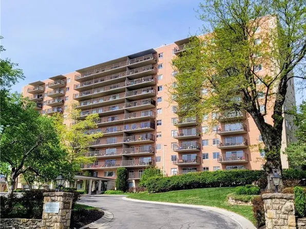4550 Warwick Blvd APT 210-211, Kansas City, MO 64111