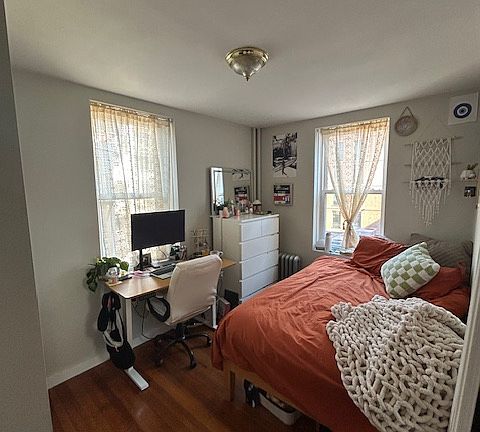 3rd image of 220 Hanover St APT 28